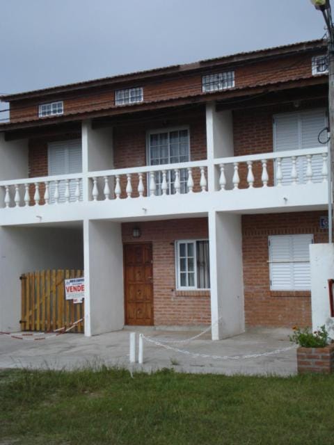 Frente al Mar sobre Costanera casi 87 House in Buenos Aires Province