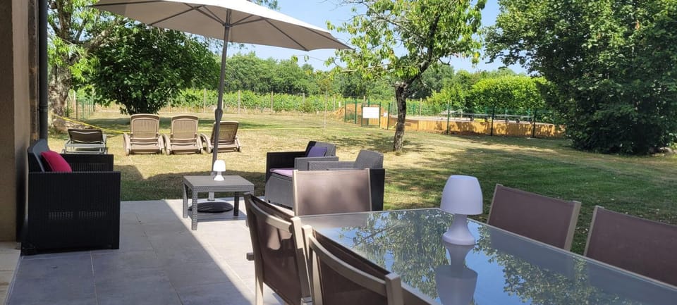 Property building, Garden view, Swimming pool