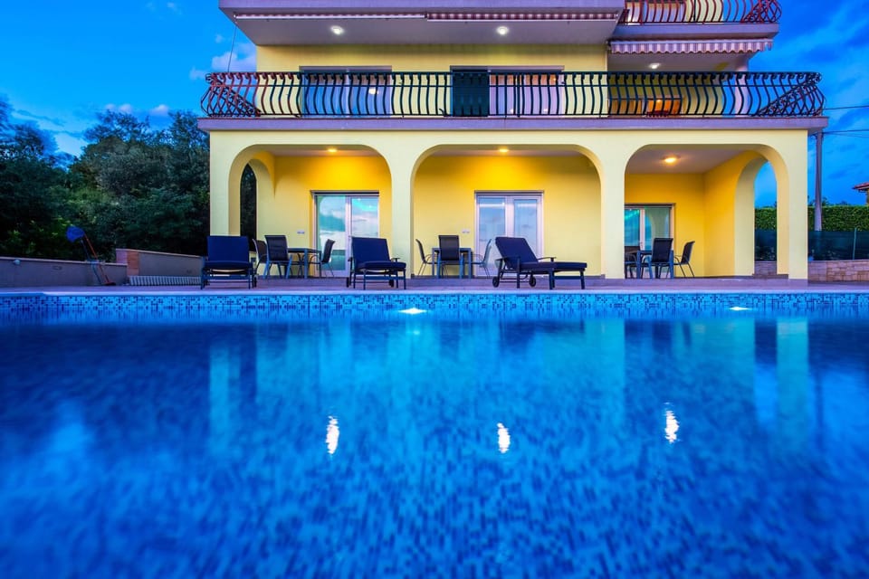 Facade/entrance, Pool view