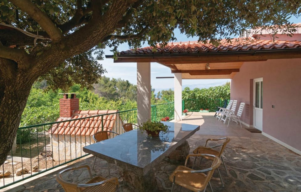 Spring, Day, Garden, Dining area
