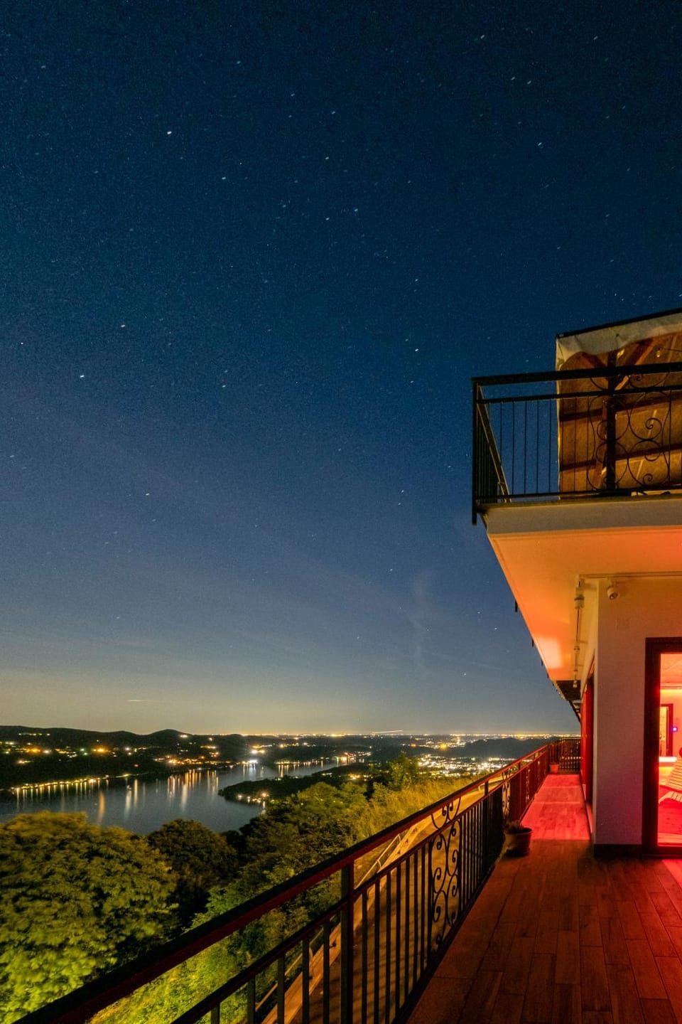 Property building, Night, Natural landscape, View (from property/room), Balcony/Terrace, Spa and wellness centre/facilities, Lake view