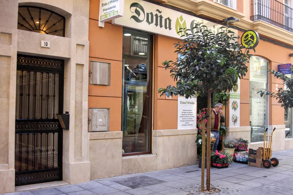 Property building, Facade/entrance, Off site