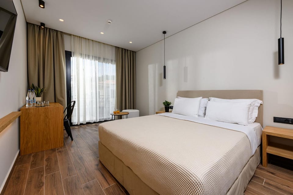 Bed, Bedroom, Garden view