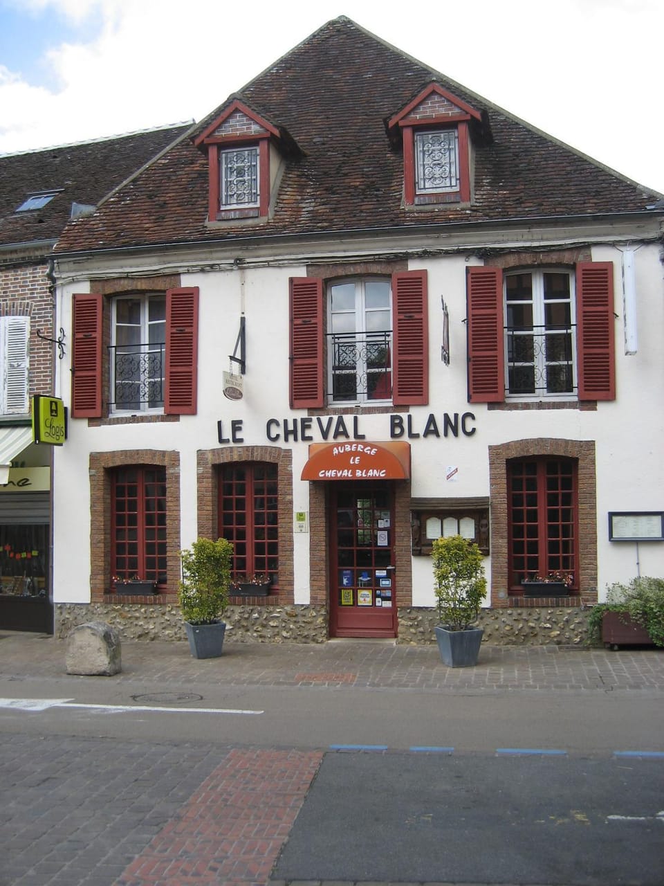 Facade/entrance