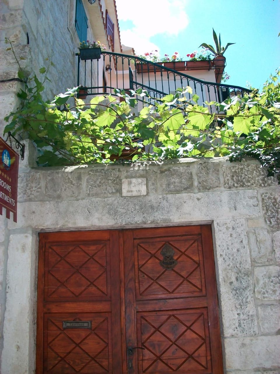 Facade/entrance