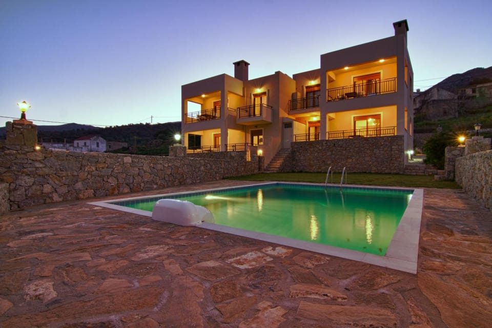 Property building, Swimming pool, Swimming pool