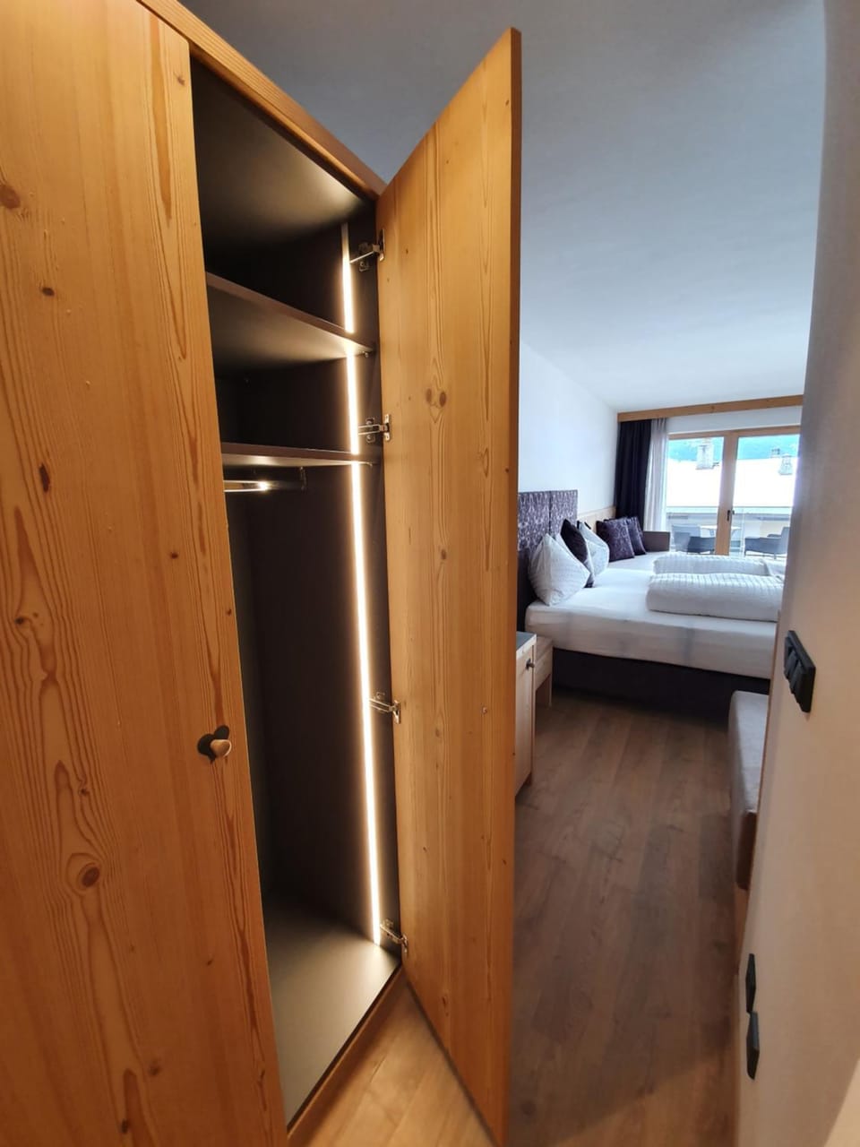 Shower, Bed, Bathroom, TV and multimedia, Coffee/tea facilities, Balcony/Terrace, Photo of the whole room, Bedroom, Mountain view