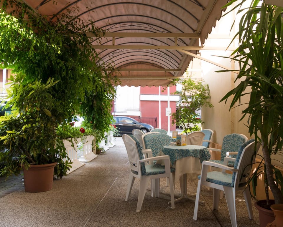 Patio, Facade/entrance