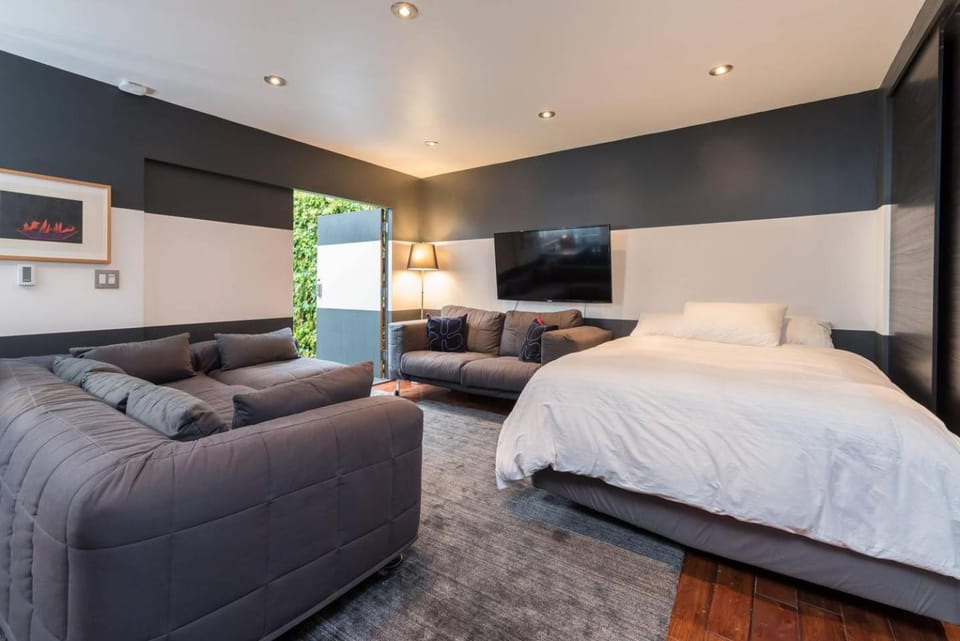 Palo Alto Cottage by Stanford & Tech Companies House in Menlo Park