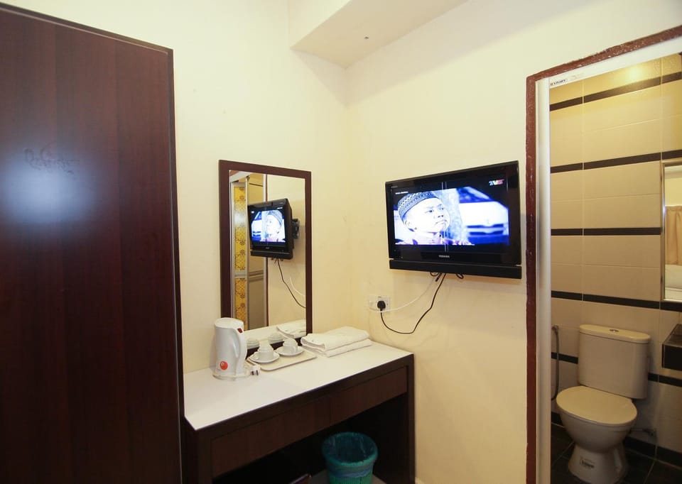 Bathroom, TV and multimedia