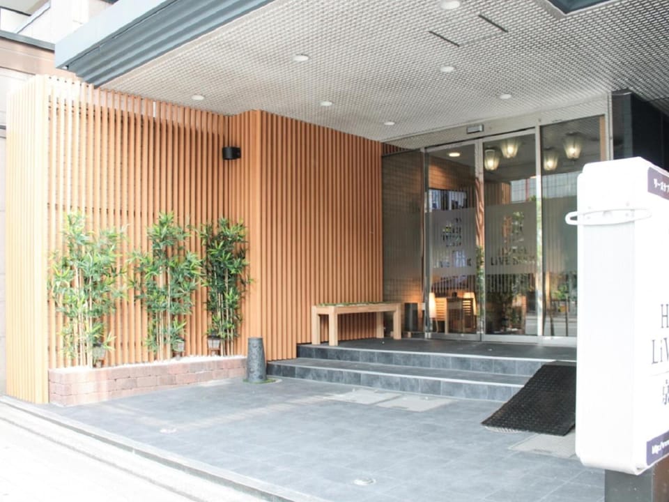 Facade/entrance