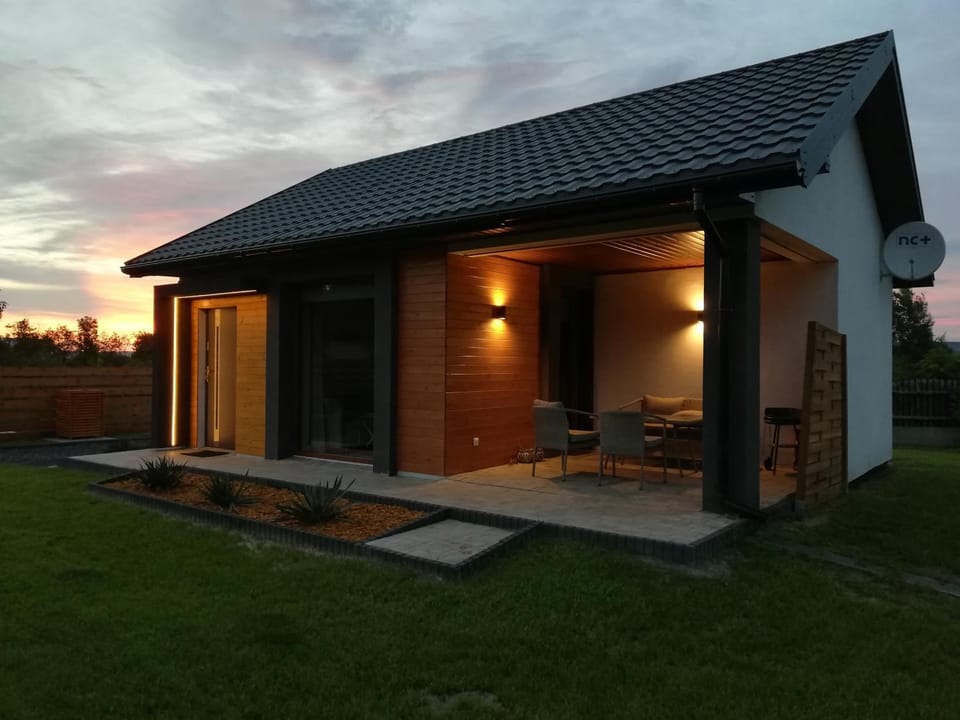 Nowoczesne domki z kominkami, sauną i fotelem masującym Bayamo, Lucca, Hawana I i Hawana II Farm Stay in Poland