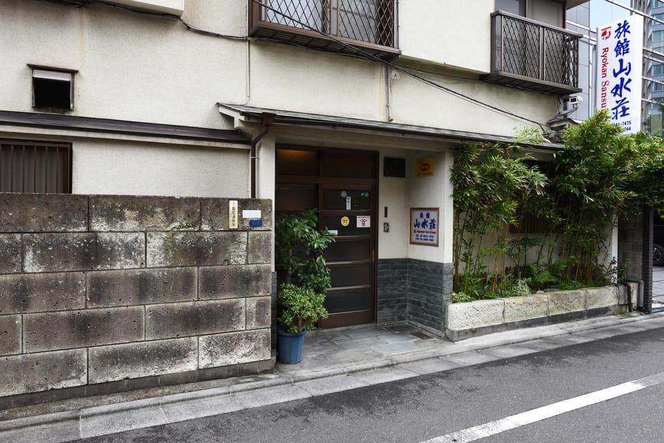 Facade/entrance