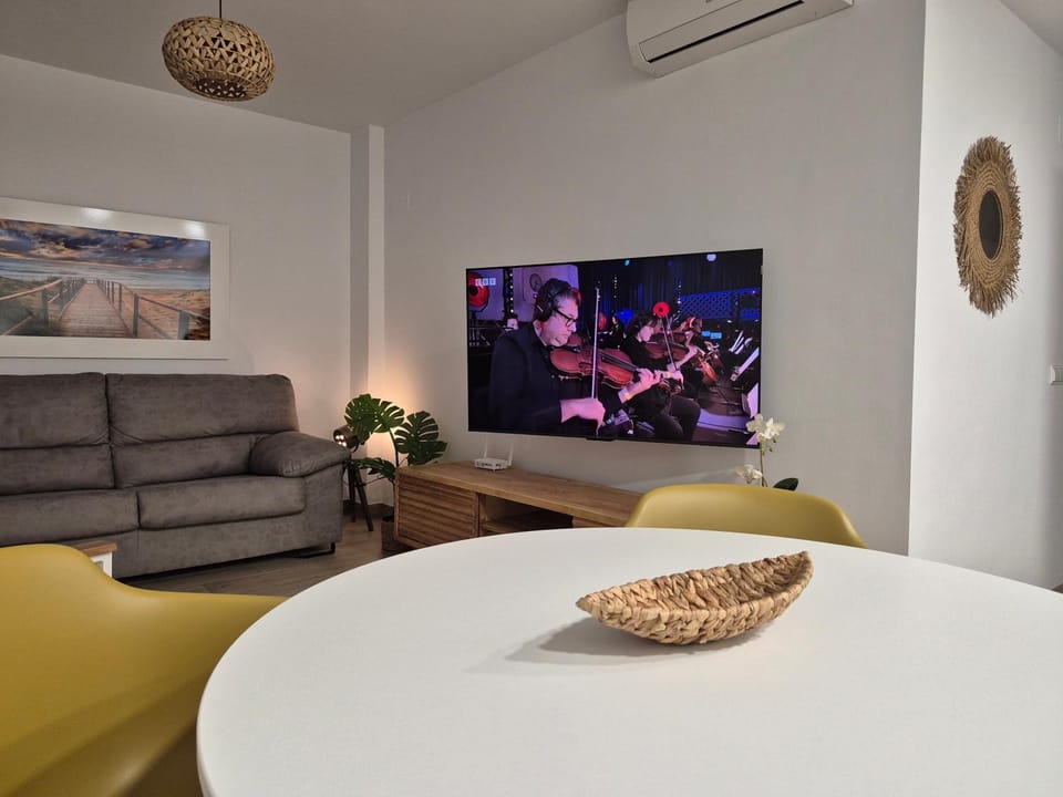 Communal lounge/ TV room, TV and multimedia, Seating area, Evening entertainment