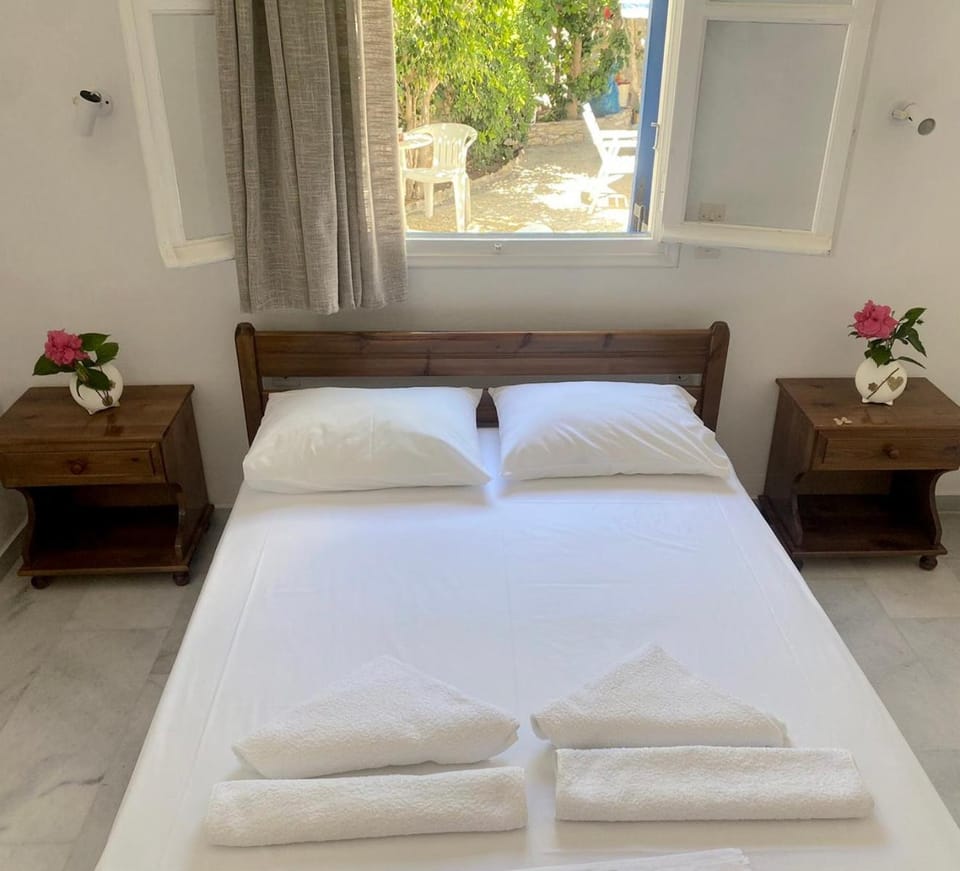 Bedroom, towels