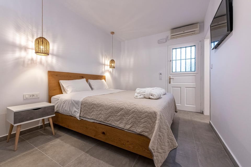 Bed, TV and multimedia, Photo of the whole room, Bedroom, air conditioner