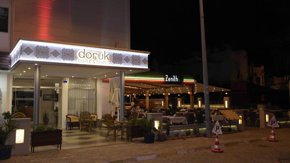 Restaurant/places to eat, Facade/entrance