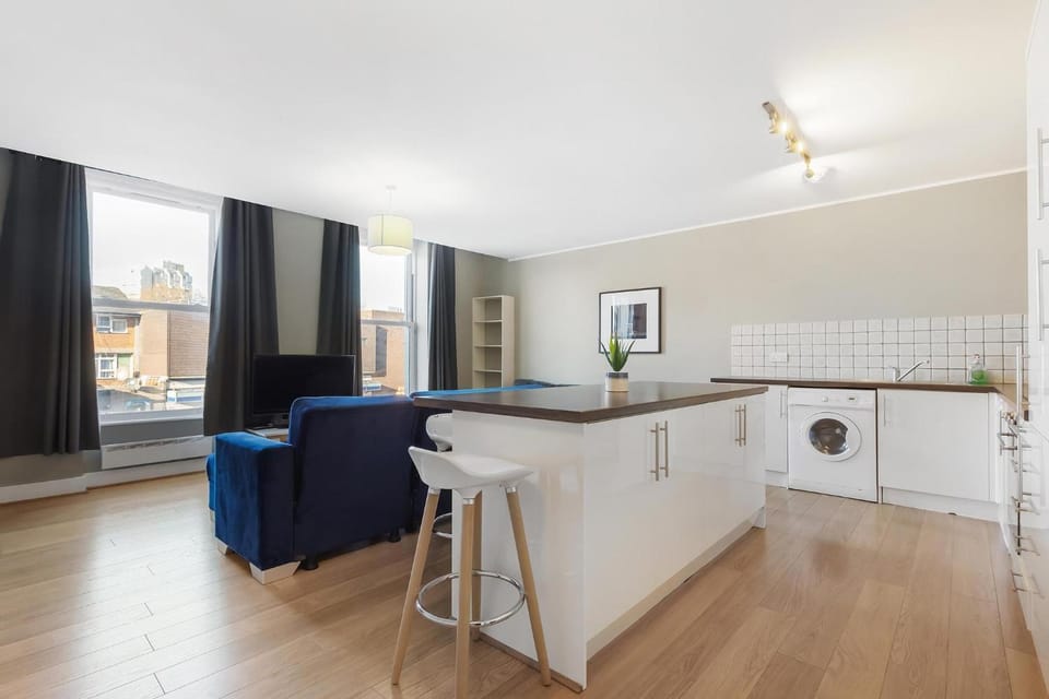TV and multimedia, Seating area, kitchen