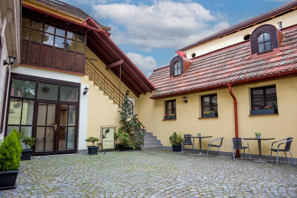 Property building, Restaurant/places to eat