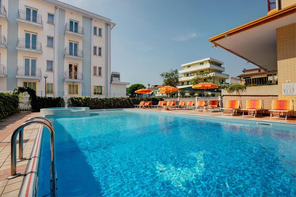 Swimming pool, Swimming pool