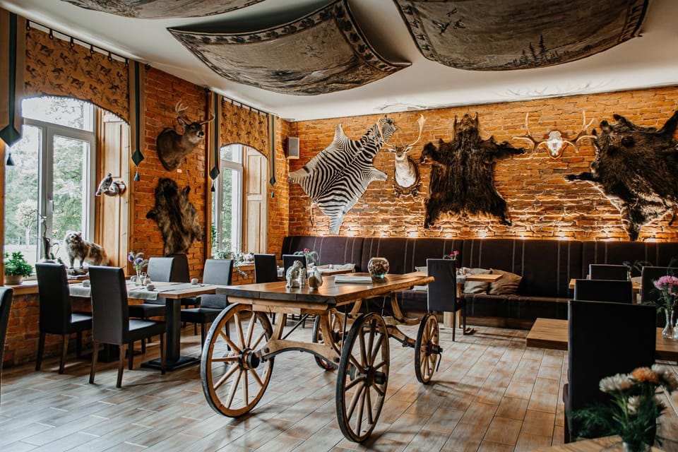 Restaurant/places to eat, Lounge or bar