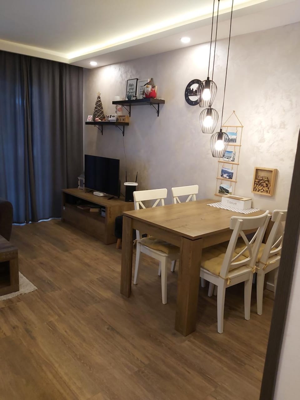 Kitchen or kitchenette, Living room, Seating area, Dining area