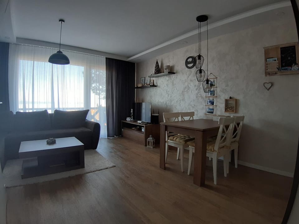 TV and multimedia, Kitchen or kitchenette, Living room, Seating area, Dining area