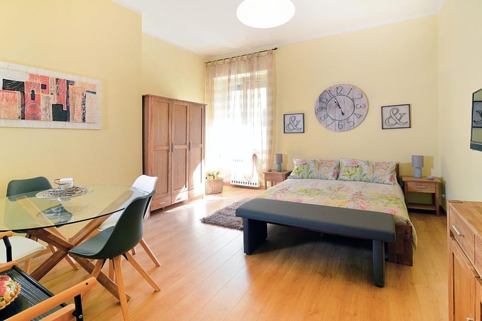 Dining area, Bedroom