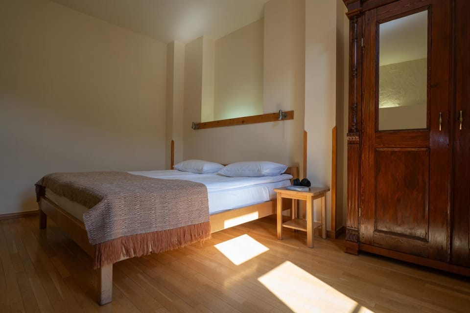 Bed, Seating area, Bedroom, Guests, wardrobe