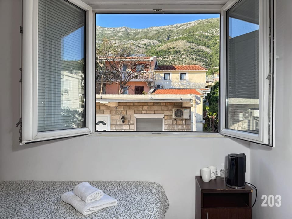 Day, View (from property/room), Mountain view