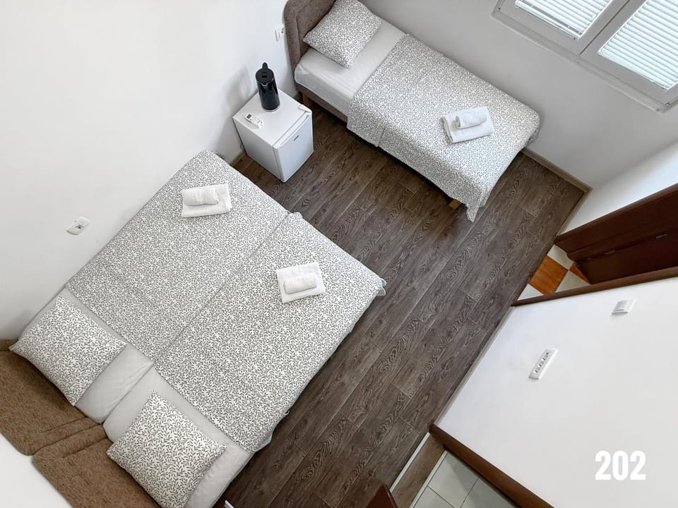 Bed, Living room, Photo of the whole room, Seating area, towels