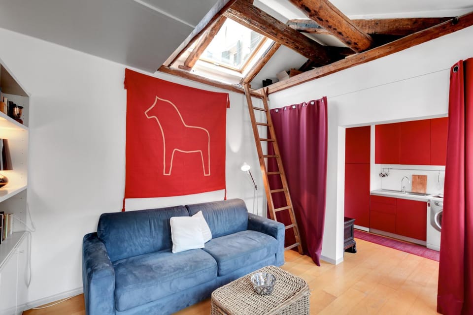 Bragora Smoochy Attic In Venice Apartment in Venice