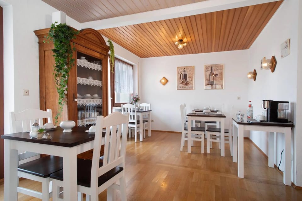 Property building, Kitchen or kitchenette, Living room