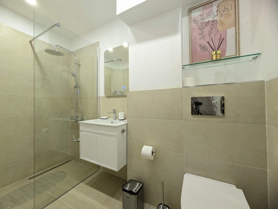 CHIC and Spacious Apartment in Central Sofia - Patriarh Evtimiy by Flat Mаnager Apartment in Sofia