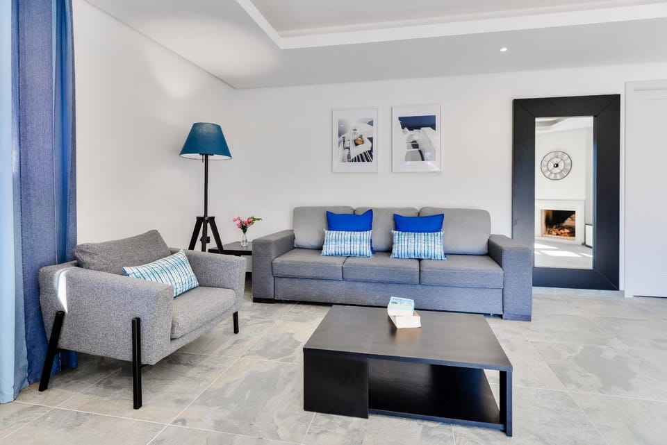 Communal lounge/ TV room, Living room