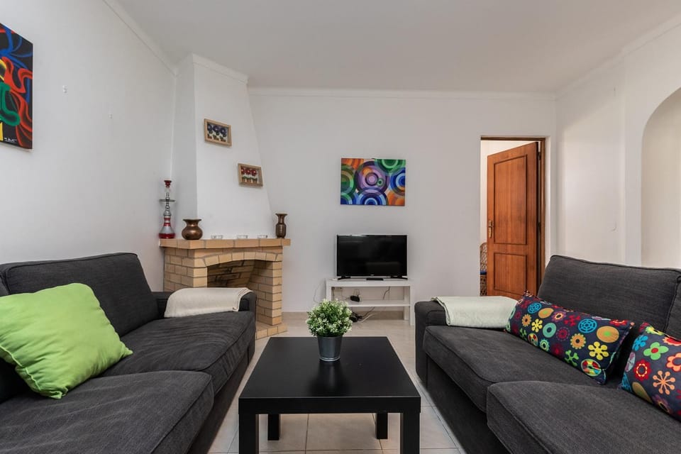 Communal lounge/ TV room, Living room, Seating area