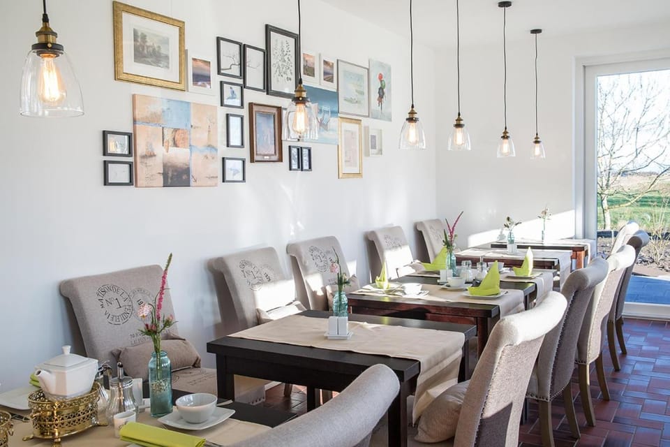 Restaurant/places to eat, Communal lounge/ TV room, Buffet breakfast