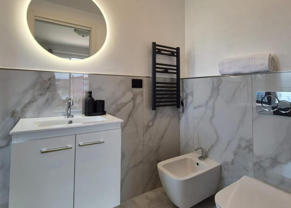 Shower, Toilet, Bathroom, hair dryier, towels