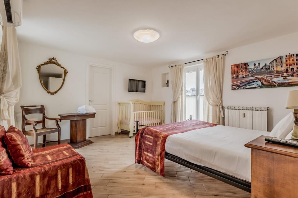 Bed, TV and multimedia, Bedroom