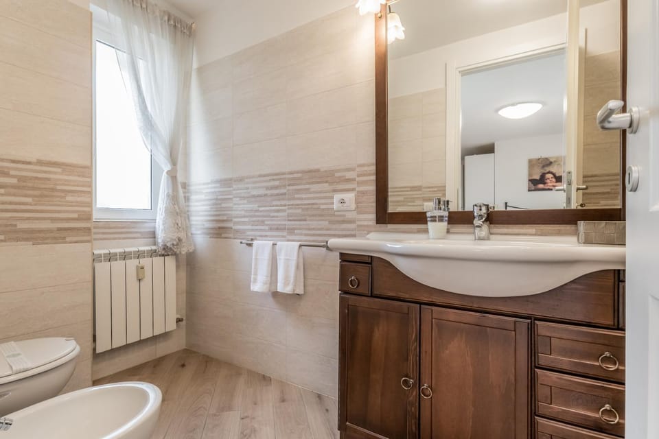 Shower, Bathroom, bidet, towels
