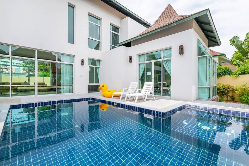 Property building, Swimming pool