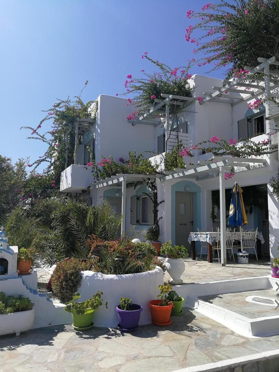 Property building, Patio, Facade/entrance