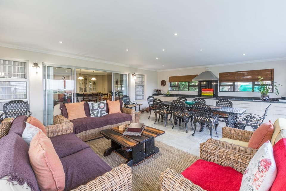 Living room, Garden view, Sea view