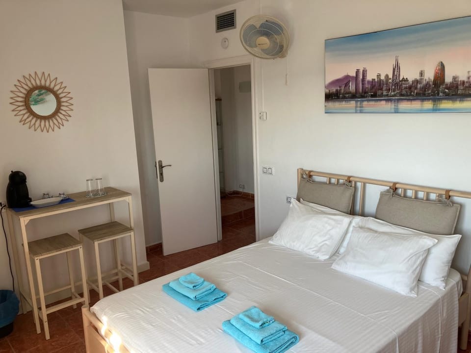 Casa Mallarenga Rooms Bed and Breakfast in Garraf