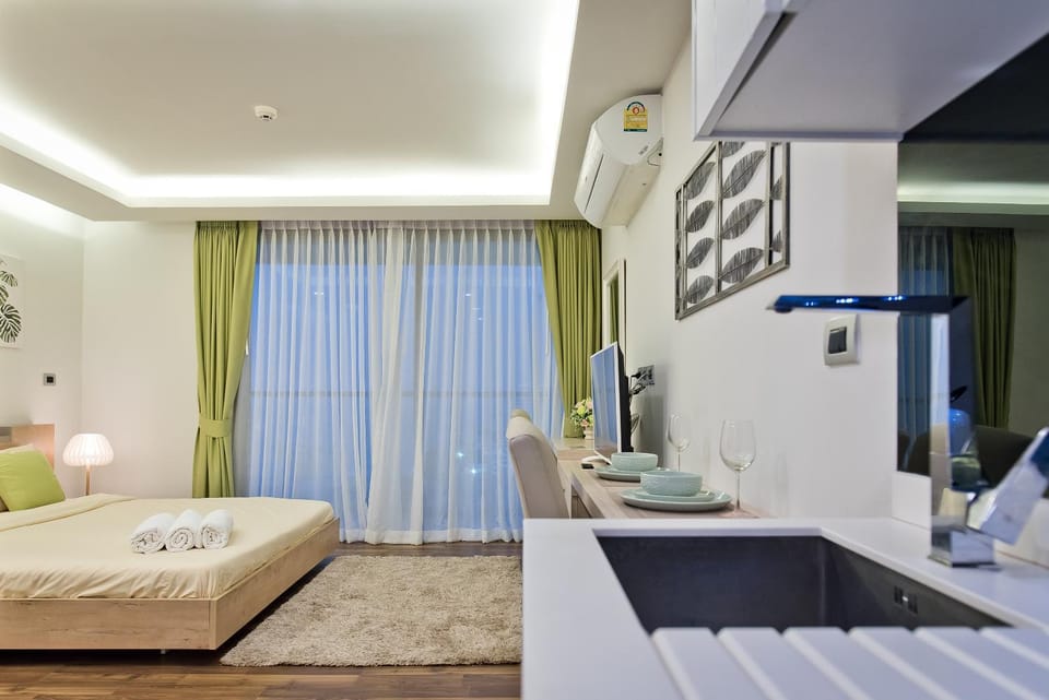 Kitchen or kitchenette, Living room, Dining area, Bedroom