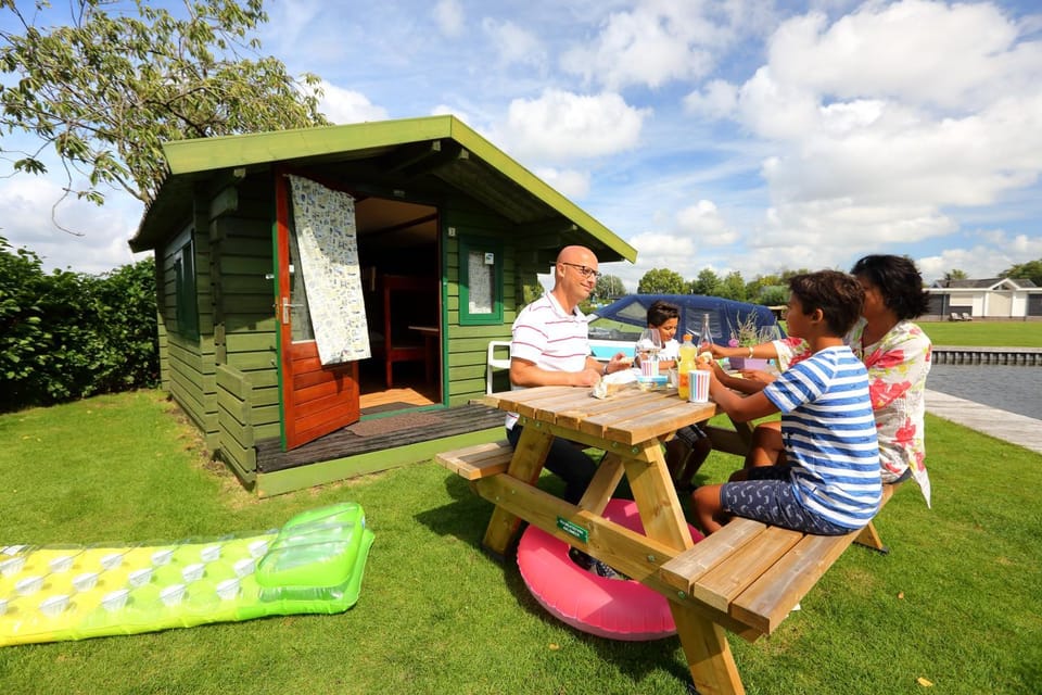 Day, People, Natural landscape, Garden, Dining area, Guests, children, group of guests, Family