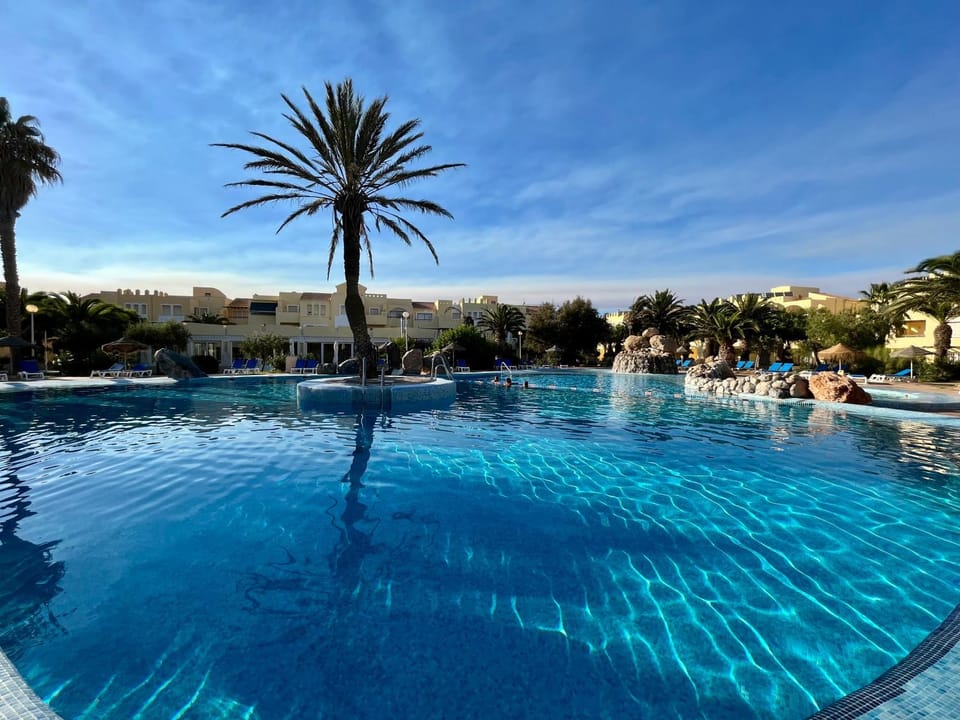 Day, Swimming pool