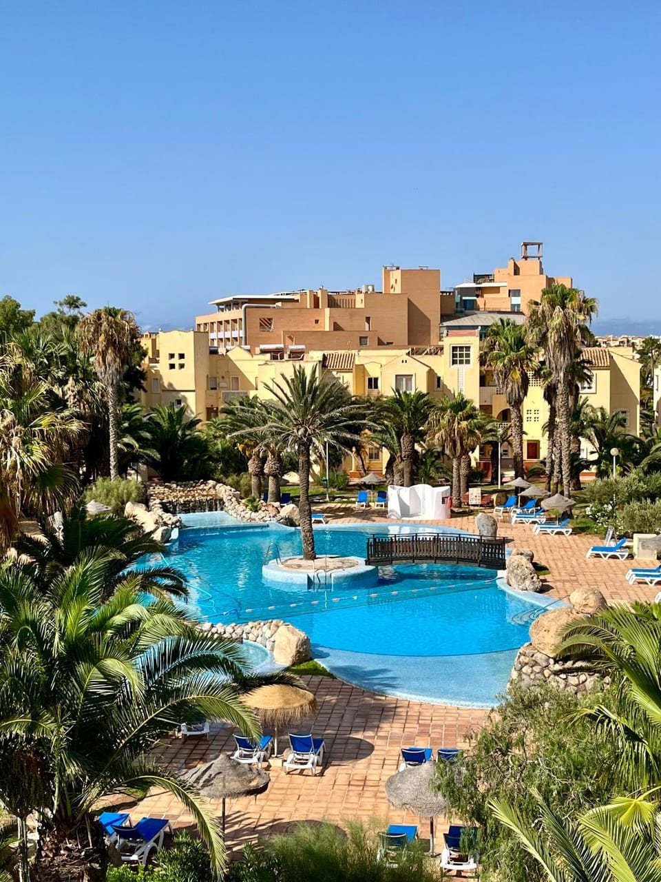 Day, Pool view, Swimming pool, sunbed