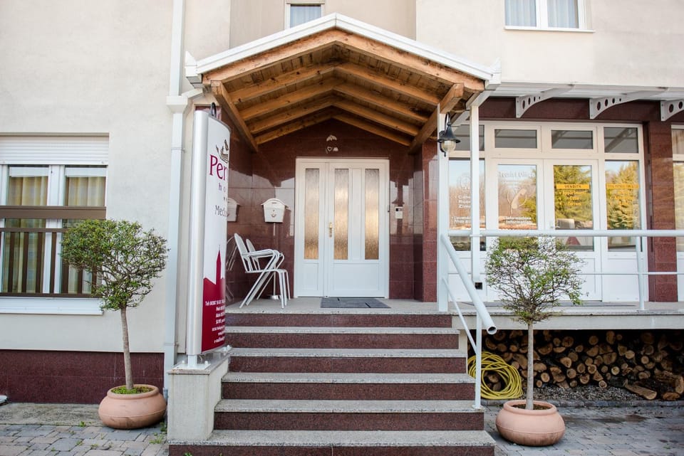 Property building, Facade/entrance