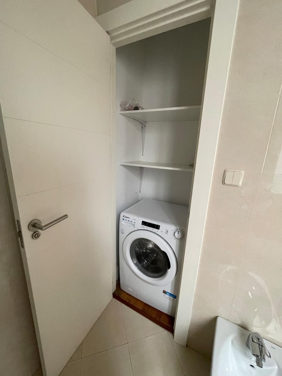 Bathroom, washing machine